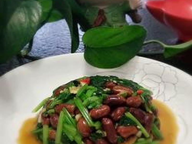 凉拌菠菜花生米