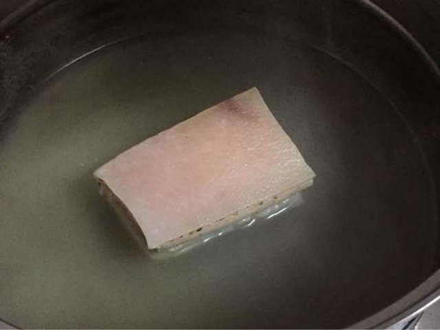【蒜泥白肉】步骤2