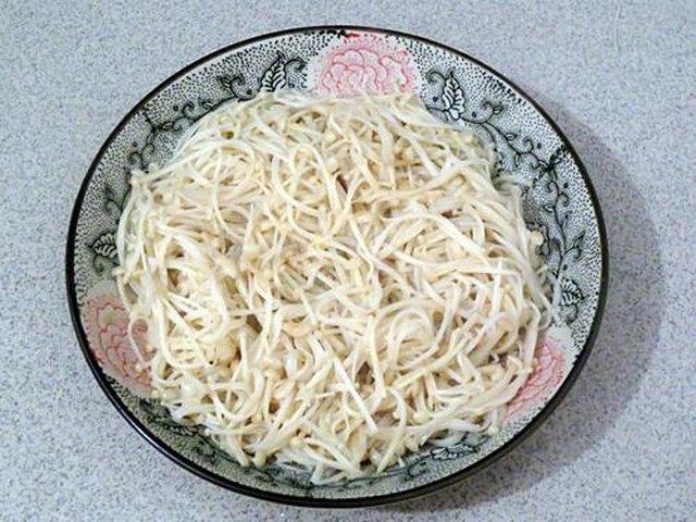 【凉拌金针菇】步骤3