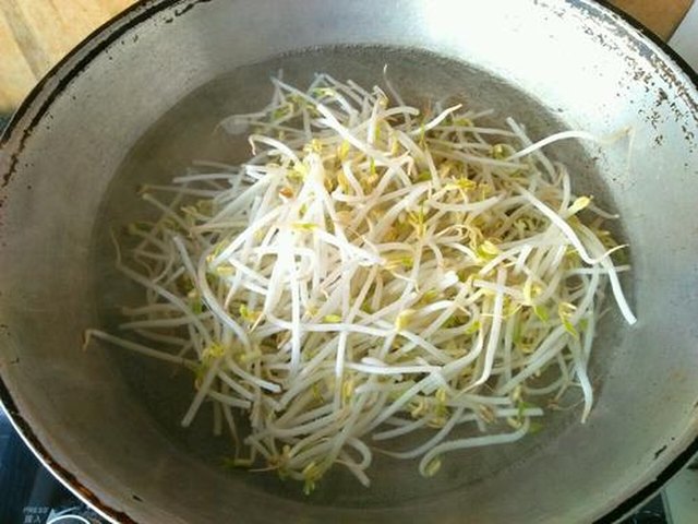 【凉拌绿豆芽】步骤1