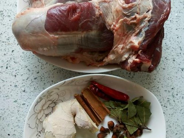 【凉拌五香牛肉】步骤1