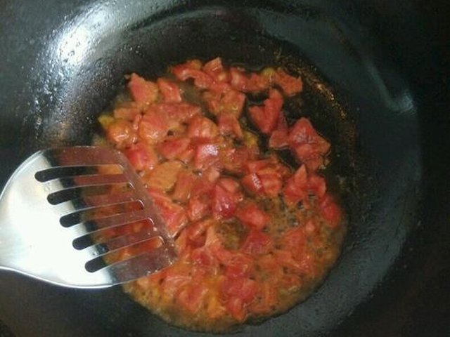【番茄肉片汤】步骤3