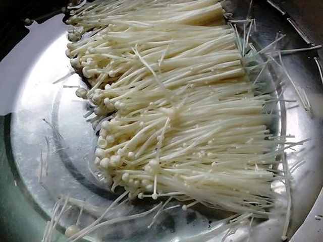 【凉拌金针菇】步骤4