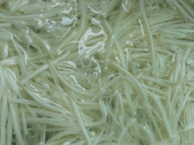 【凉拌金针菇】步骤2