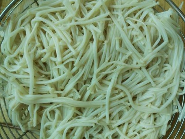 【凉拌金针菇】步骤4