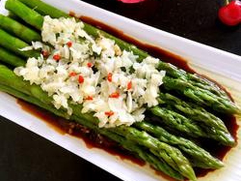 蒜蓉白灼芦笋