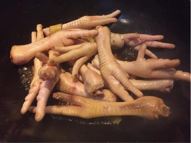 【美味卤鸡爪】步骤3