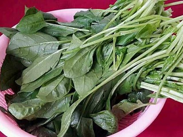 【芝麻酱拌菠菜】步骤1