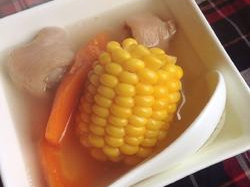 玉米红萝卜煲猪尾