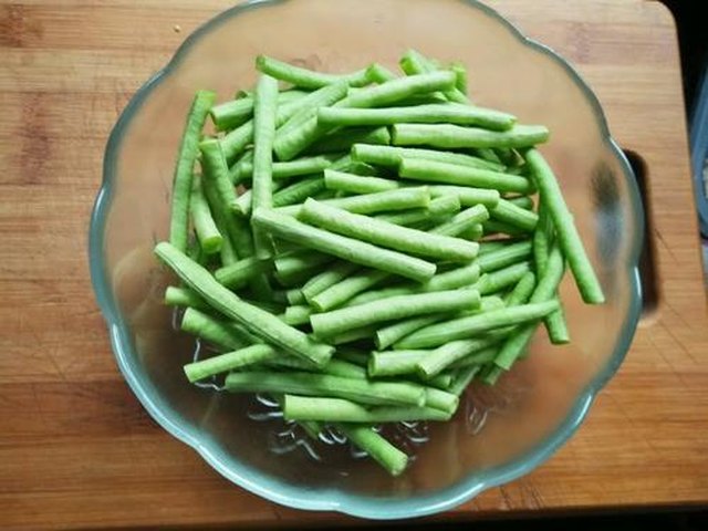 【凉拌豆角】步骤1