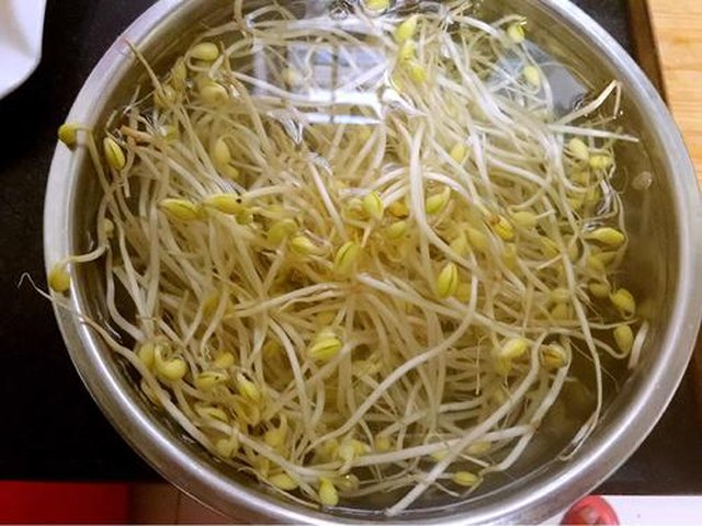 【黑芝麻绿豆芽】步骤1