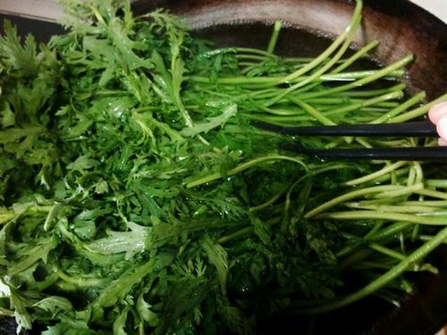 【凉拌茼蒿菜】步骤3
