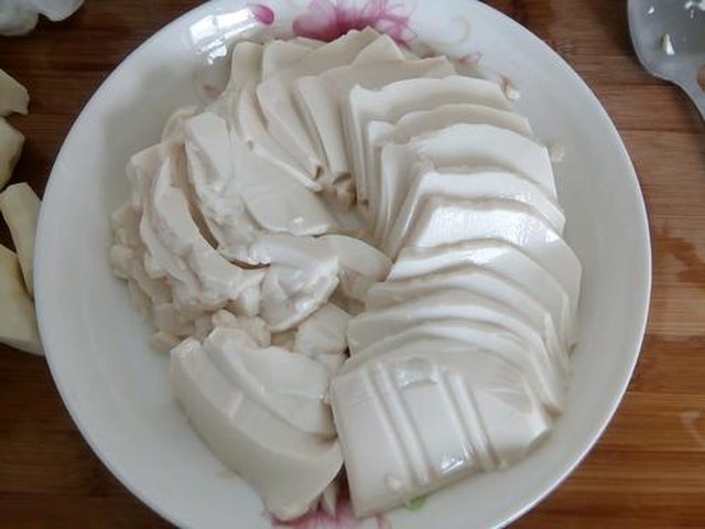 【皮蛋拌豆腐】步骤2