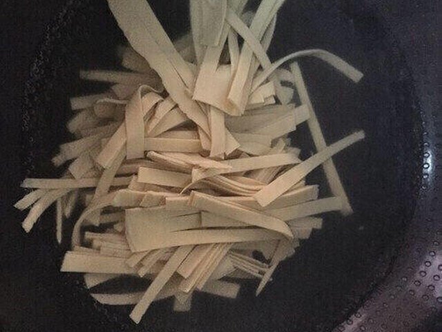【凉拌豆腐皮】步骤2