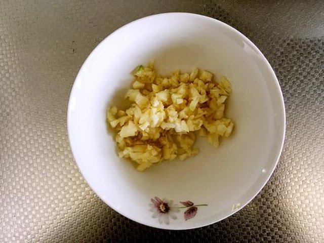 【椒油菠菜拌粉丝】步骤3