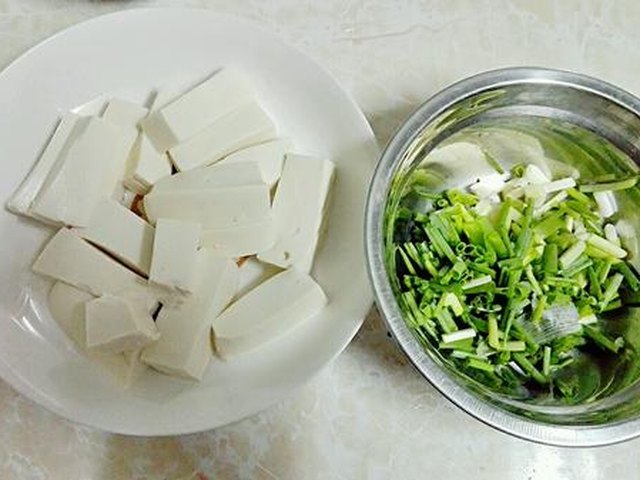 【白豆腐番茄汤】步骤1