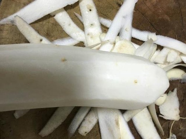 【酱香萝卜片】步骤1