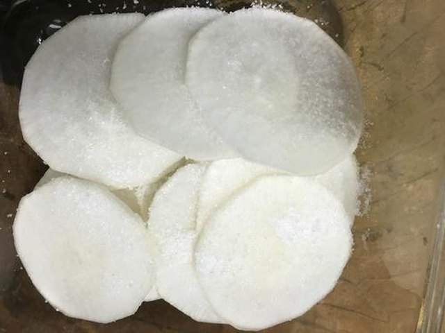 【酱香萝卜片】步骤3