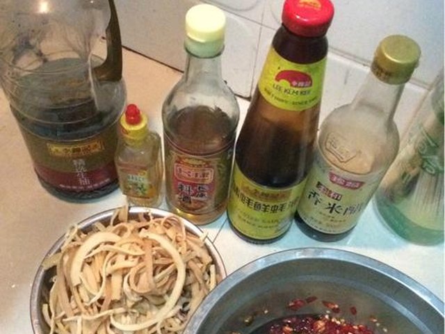 【凉拌酸辣干鱿鱼丝】步骤2