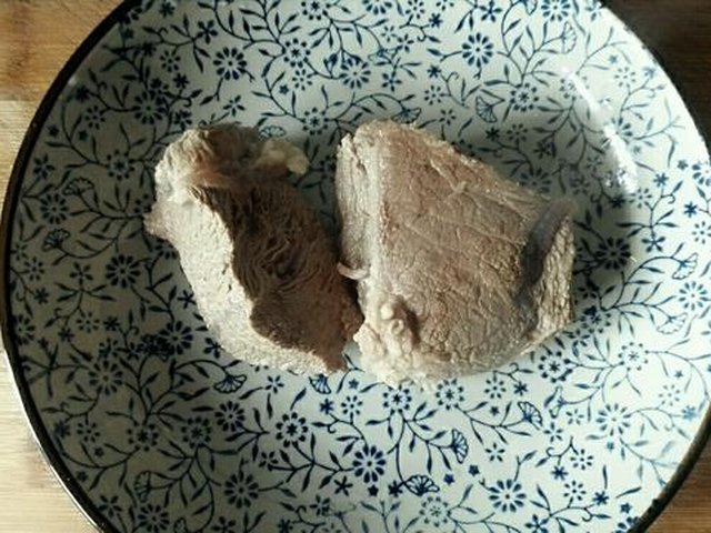 【凉拌牛肉】步骤1