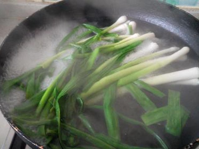 【菠蒜红油澡(芥末味)】步骤3