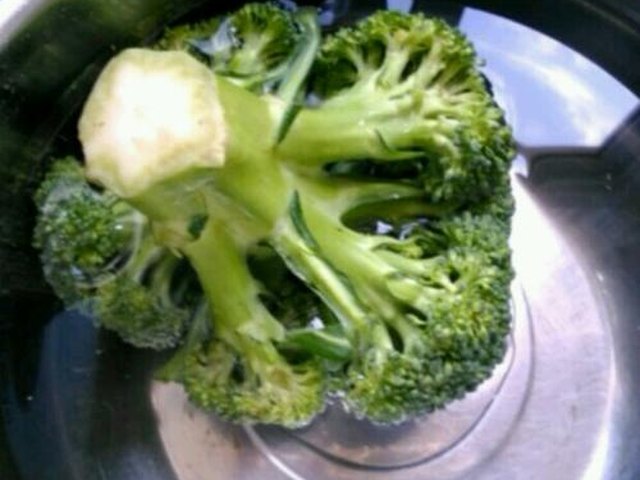 【西兰花拌木耳】步骤1
