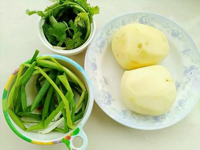 【凉拌土豆片】步骤1