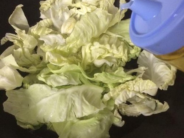 【炝拌圆白菜】步骤3