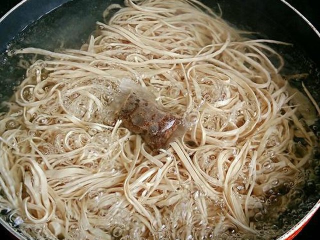 【凉拌卤豆腐皮】步骤2