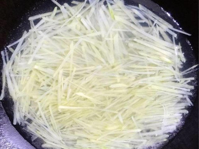 【凉拌土豆丝】步骤2