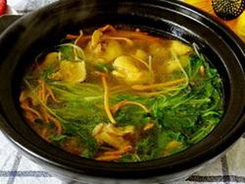 虫草鸡腿煲