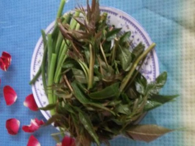 【凉拌香椿芽】步骤1