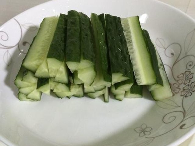 【凉拌黄瓜（剁辣椒版）】步骤1
