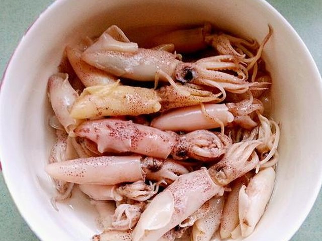 【墨鱼仔炖豆腐】步骤1