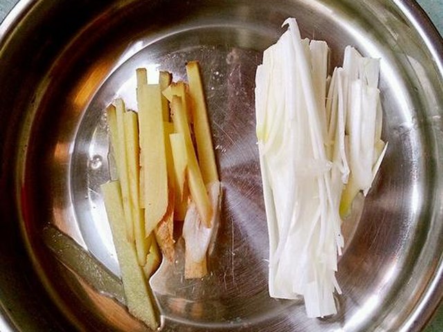 【墨鱼仔炖豆腐】步骤2