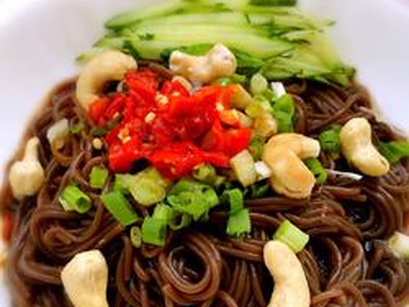 凉拌酸辣蕨根粉