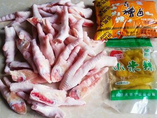 【泡椒鸡爪】步骤1