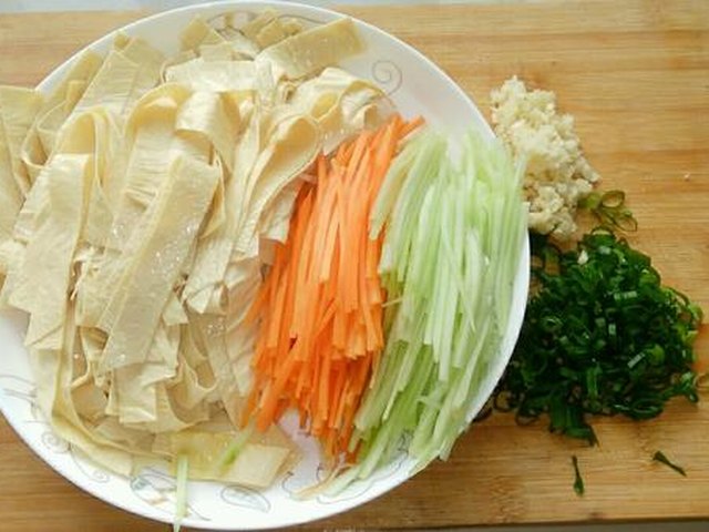【凉拌豆腐皮】步骤1