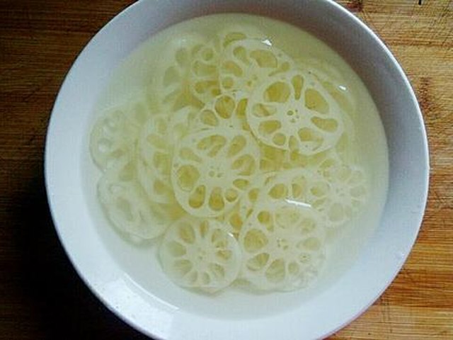 【凉拌藕片】步骤2