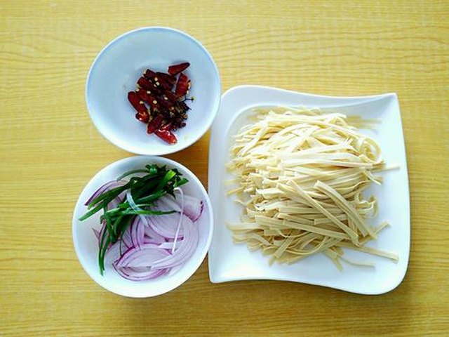 【葱香干豆腐】步骤1