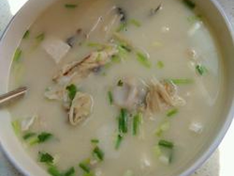 鱼头豆腐金针菇汤