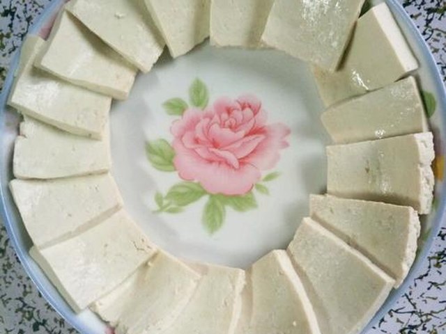 【皮蛋拌豆腐】步骤1