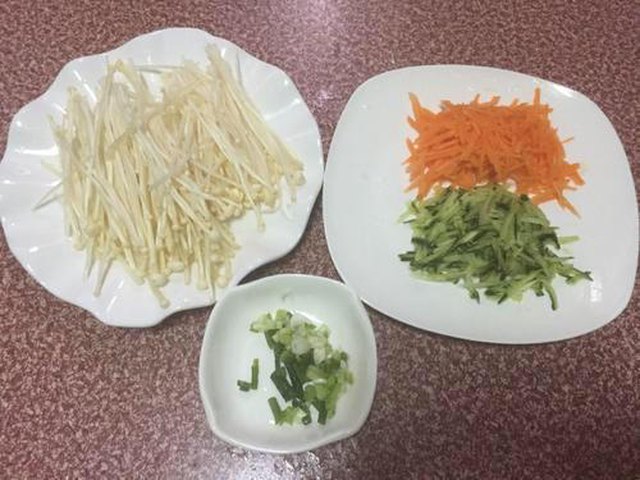 【凉拌金针菇】步骤2