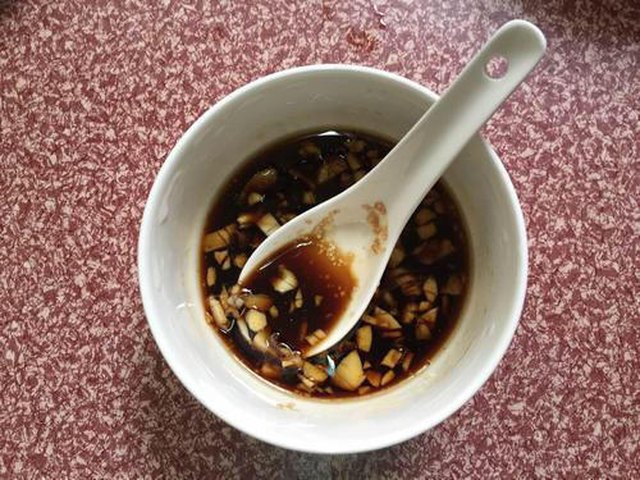 【金针菇拌黄瓜】步骤4