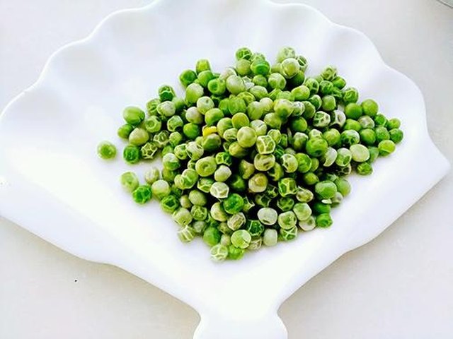 【蒜香青豆拌金针菇】步骤3