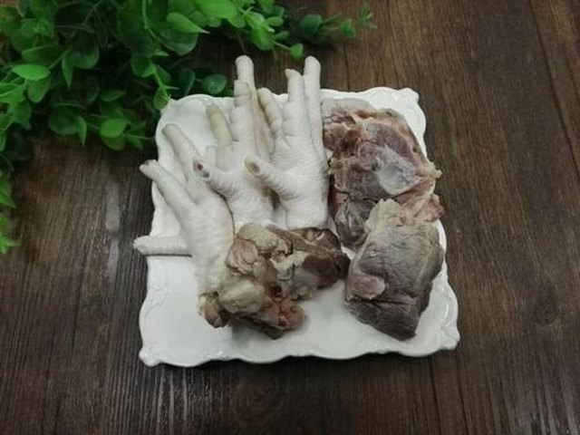 【鱼翅鲨鱼骨汤】步骤3
