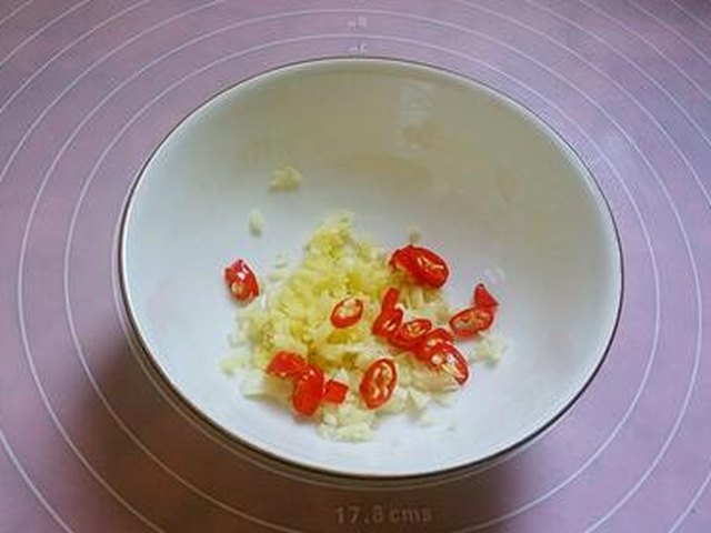 【凉拌金针黄瓜】步骤2