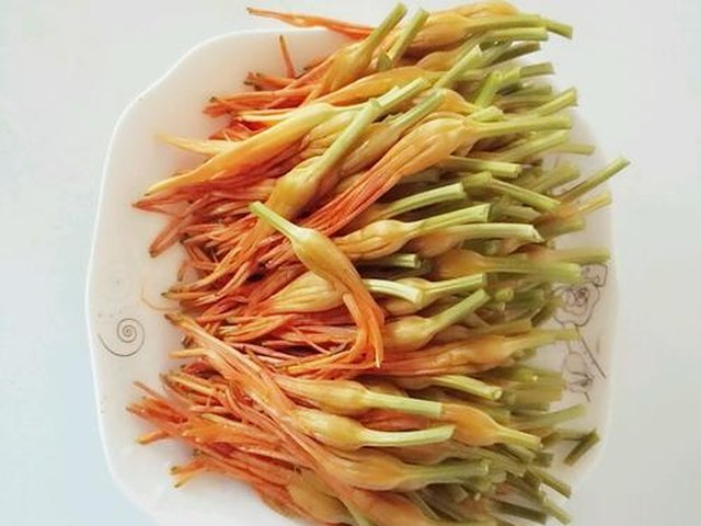 【凉拌黄花菜】步骤2