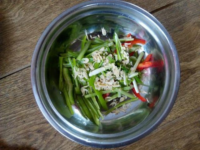 【凉拌老虎菜】步骤4