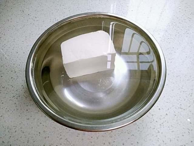 【皮蛋拌豆腐】步骤1